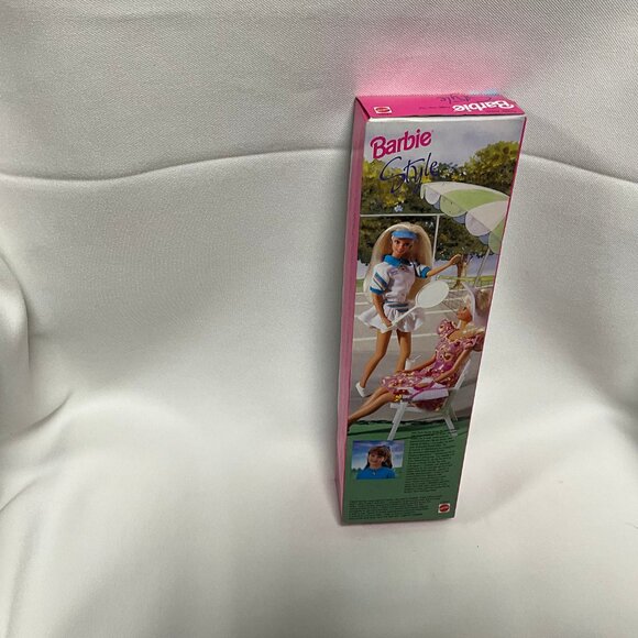 Mattel Barbie Doll Style 12291 Tennis Player Tennis Racket Outfit Necklace - Picture 3 of 3